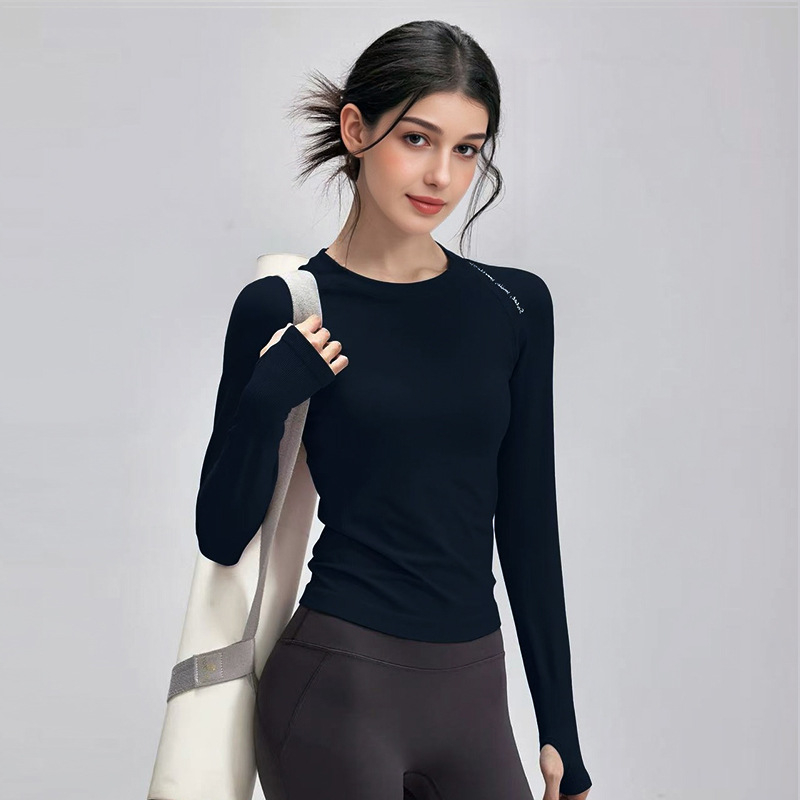 Ženska dugačko rukava fitness majica – uski kroj, prozračna, brzo se suši, 92% najlon / 8% spandex, dužina do bokova, za trčanje i fitness