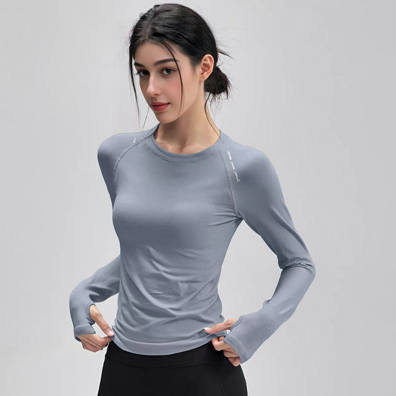 Ženska dugačko rukava fitness majica – uski kroj, prozračna, brzo se suši, 92% najlon / 8% spandex, dužina do bokova, za trčanje i fitness