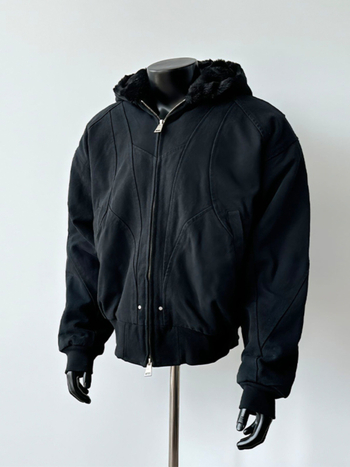 Geacă cu glugă, material sintetic amestec, căptușeală 100% poliester, fermoar frontal, buzunare laterale