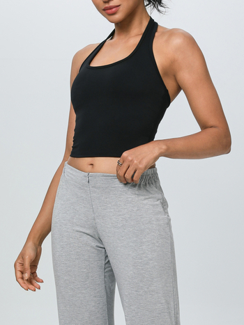 Sporta krūšturis ar spilventiņu, augsta atbalsta sniegums, halter kakla siksnas, neilons 75% / spandex 25%, pilns krūšu kauss, formēts kauss ar plānu augšpusi un biezu apakšu