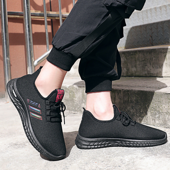 Ανδρικά ανάλαφρα αθλητικά παπούτσια με υφασμάτινο πάνω μέρος, δικτυωμένη επένδυση, ριγέ μοτίβο, σόλα έγχυσης