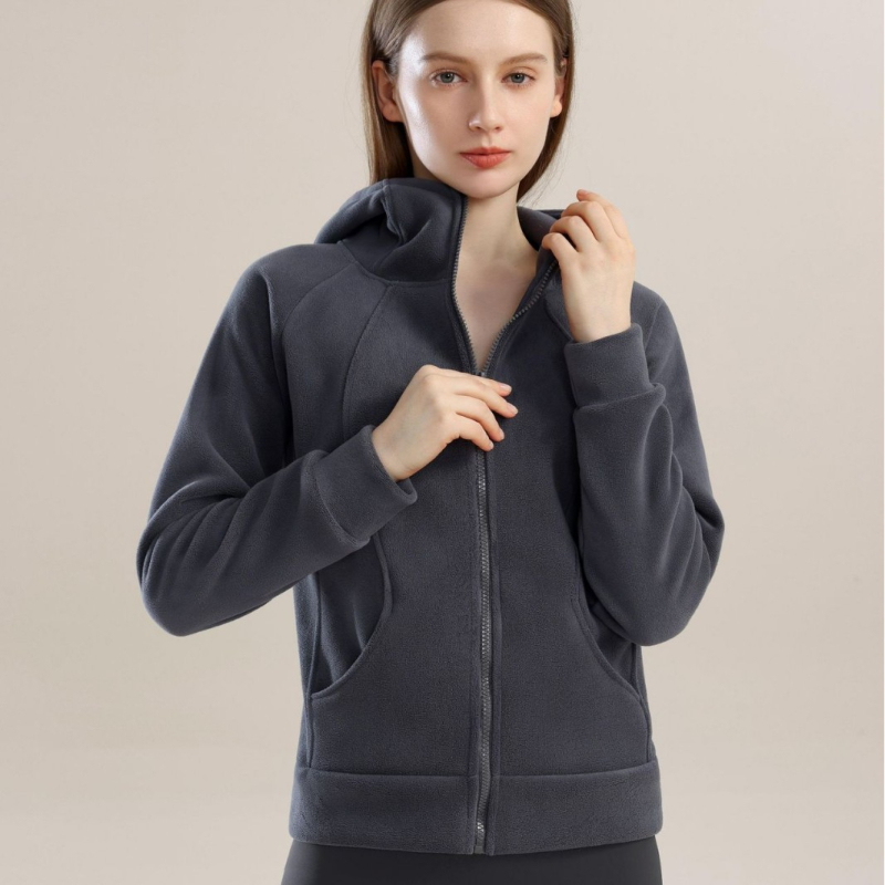 Moteriška stora sportinė striukė su gobtuvu žiemai – poliesterio išorinis audinys, poliesterio pamušalas, ilgos rankovės