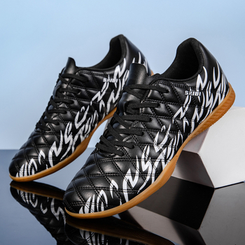 Nogometne tenisice - Gornji dio od sintetičke kože, potplat od prirodne gume, zatvaranje elastičnom trakom, potplat ljepilom