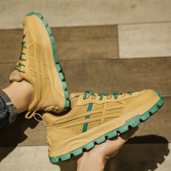 Vyriski kasdieniniai bateliai su kvadratine dirbtinės odos viršutine, apvali nosis, žemas kulnas 1-3 cm, EVA įdėklas, gum-plastikas padas, priekiniai raišteliai, pavasaris 2025