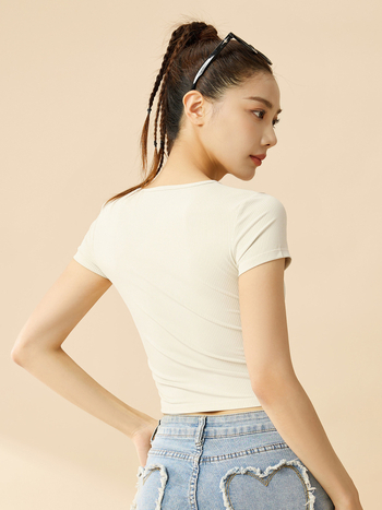 Moteriški dryžuoti sportiniai marškinėliai su trumpomis rankovėmis — drėgmės valdymas, poliesterio + spandekso mišinys (82,5% poliesteris, 17,5% spandeksas), pavasaris 2025