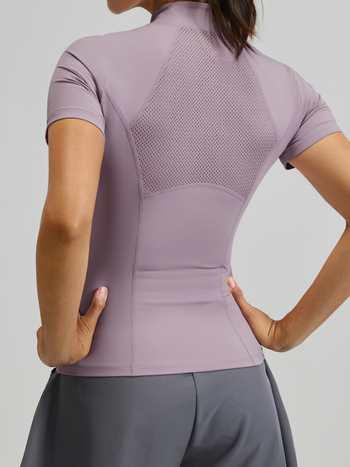 Moteriški trumpi rankovių sportiniai marškinėliai su puse užtrauktuku - liesas siluetas, didelis elastingumas, audinys poliesteris + elastanas 88%/12%, skirta bėgimui, fitnesui ir jogai