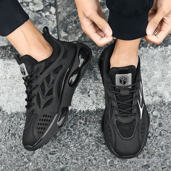 Vyriski kvėpuojantys tinkliniai sportbačiai - raišteliai, gumos padas, smailus pirštas, vidpadis iš dirbtinės kailio