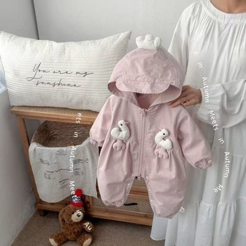 Jednodelni romper s kapuljom za bebe, korejskog stila; vanjski 100% poliester, unutarnji 100% pamuk; zatvarač; proljeće/jesen
