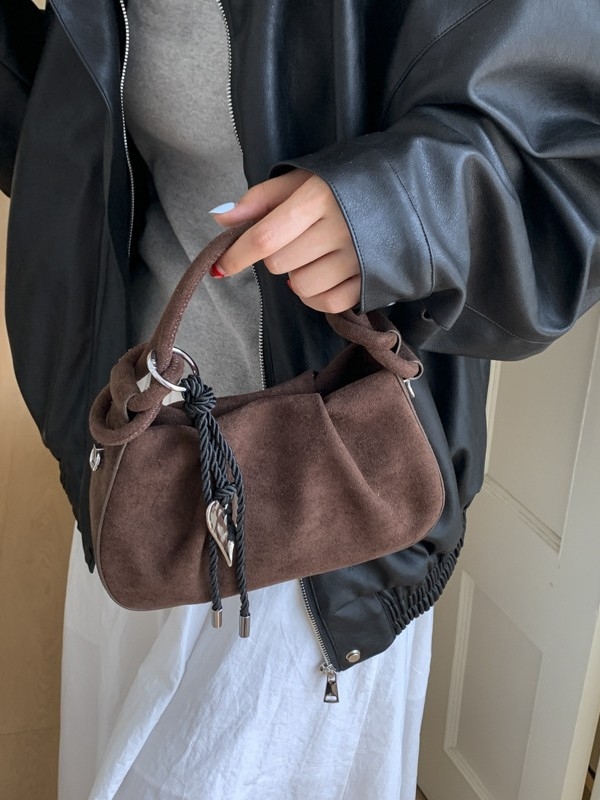 Urban minimalist PU torba s plisiranom bucket oblikom, magnetsko zatvaranje, poliester podstava, džepovi za telefon i dokumente, jedna naramenica