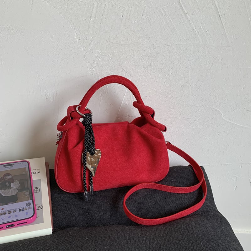 Urban minimalist PU torba s plisiranom bucket oblikom, magnetsko zatvaranje, poliester podstava, džepovi za telefon i dokumente, jedna naramenica