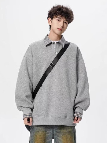 Πόλο με καρό μοτίβο, κουκούλα, μακριά μανίκια, άνετη γραμμή, ύφασμα πολυεστέρα-ελαστάνης, πλένεται στο πλυντήριο