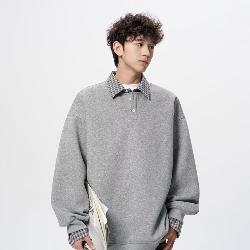 Πόλο με καρό μοτίβο, κουκούλα, μακριά μανίκια, άνετη γραμμή, ύφασμα πολυεστέρα-ελαστάνης, πλένεται στο πλυντήριο