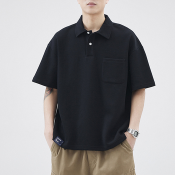 Ανδρικό πόλο με κοντά μανίκια, χαλαρή γραμμή, ύφασμα Power Cotton, διαπνέον και ανθεκτικό, λεπτομέρεια ραφής