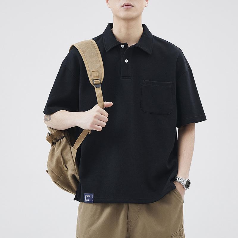 Ανδρικό πόλο με κοντά μανίκια, χαλαρή γραμμή, ύφασμα Power Cotton, διαπνέον και ανθεκτικό, λεπτομέρεια ραφής