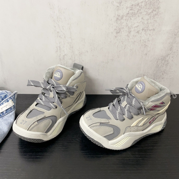 Унисекс детски баскетболни обувки с мид топ височина, подплата за топлина, горна част от микрофибър, подметка от гума, закопчаване с велкро, зимен модел, дизайн с цветни блокове