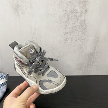 Унисекс детски баскетболни обувки с мид топ височина, подплата за топлина, горна част от микрофибър, подметка от гума, закопчаване с велкро, зимен модел, дизайн с цветни блокове