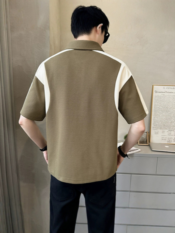 Πόλο πουκάμισο με μπλοκ σχέδιο, κοντά μανίκια, άνετη γραμμή, ύφασμα από μίγμα βαμβακιού.