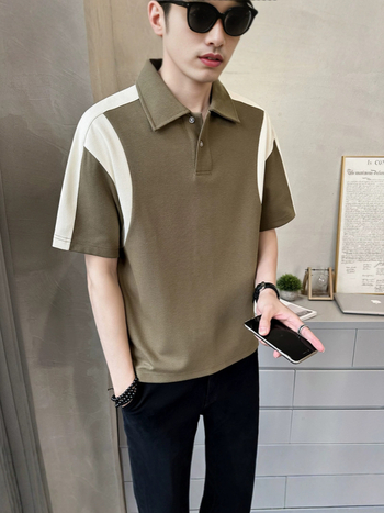 Πόλο πουκάμισο με μπλοκ σχέδιο, κοντά μανίκια, άνετη γραμμή, ύφασμα από μίγμα βαμβακιού.