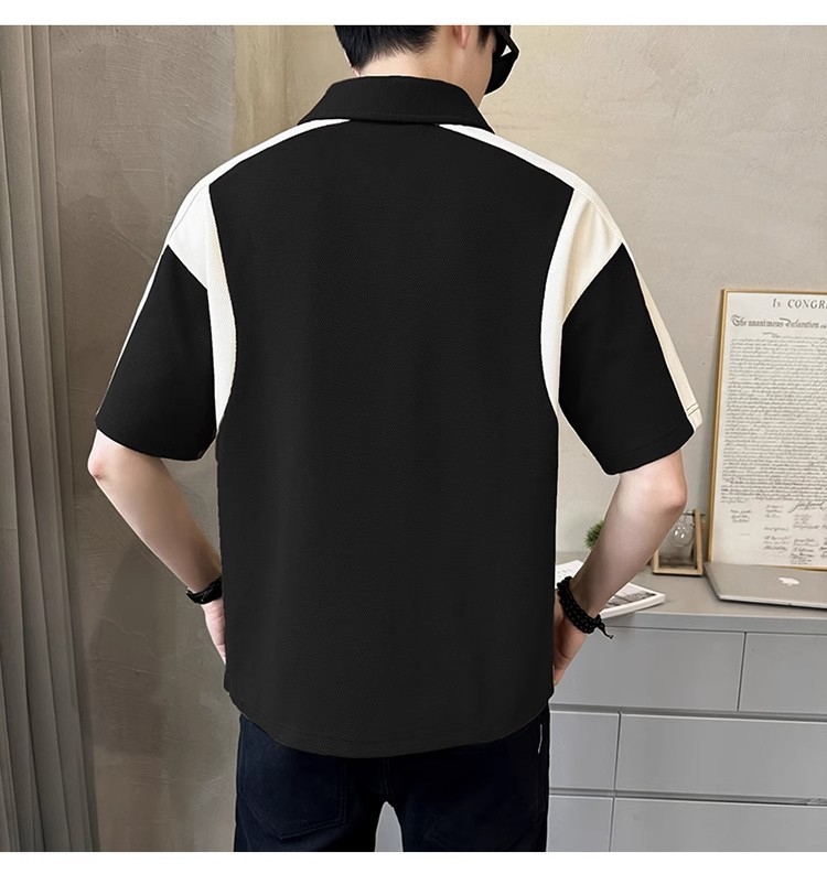 Πόλο πουκάμισο με μπλοκ σχέδιο, κοντά μανίκια, άνετη γραμμή, ύφασμα από μίγμα βαμβακιού.