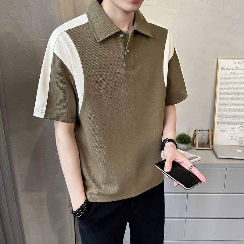 Πόλο πουκάμισο με μπλοκ σχέδιο, κοντά μανίκια, άνετη γραμμή, ύφασμα από μίγμα βαμβακιού.