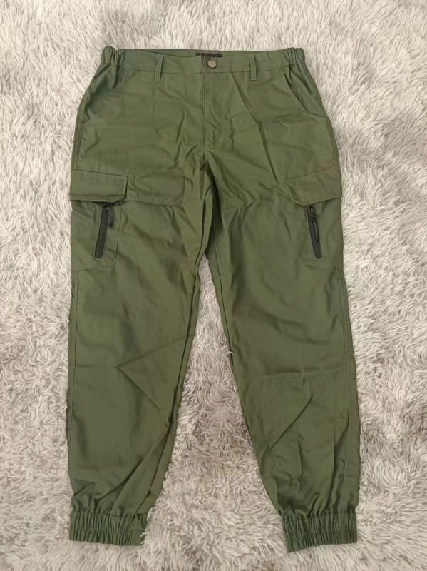 Unisex lauko kamufliažinės kelnės, poliesterio–medvilnės audinys, kamufliacinis raštas, tinka vasarai, pavasariui ir rudeniui, sporto stilius