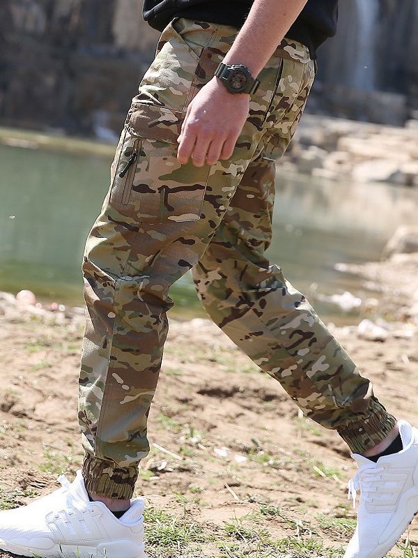 Unisex lauko kamufliažinės kelnės, poliesterio–medvilnės audinys, kamufliacinis raštas, tinka vasarai, pavasariui ir rudeniui, sporto stilius
