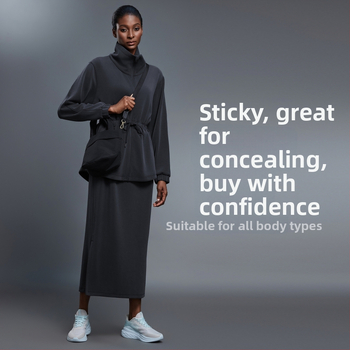 Moteriška sportinė vidutinio ilgio striukė su stoviu kaklu ir juosmens raišteliu, be pamušalo, rudens sezonui