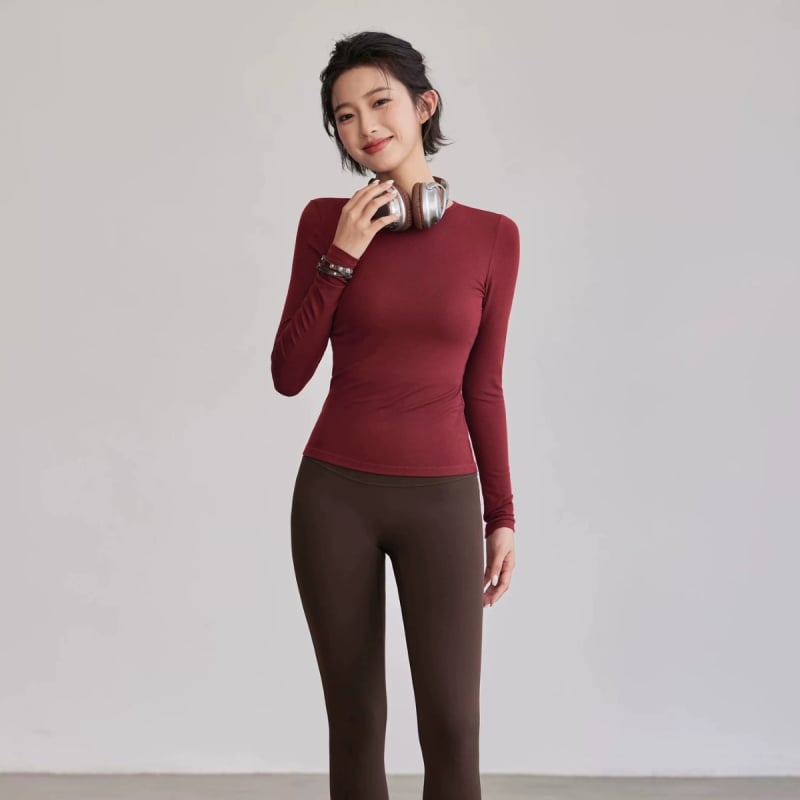 Joga viršūnė su atvira nugara ir virvelinėmis petnešomis, su krūtinės pagalvėle, kvėpuojantis Nailono-Spandekso pluoštas, ilgomis rankovėmis, įprastas ilgis