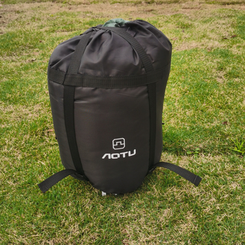 Miegmaišis suaugusiems – užpildas Hollow Cotton, pamušalas Flannel, audinys 210T Plaid, konstrukcija Envelope, svoris 1300/1600/2000 g