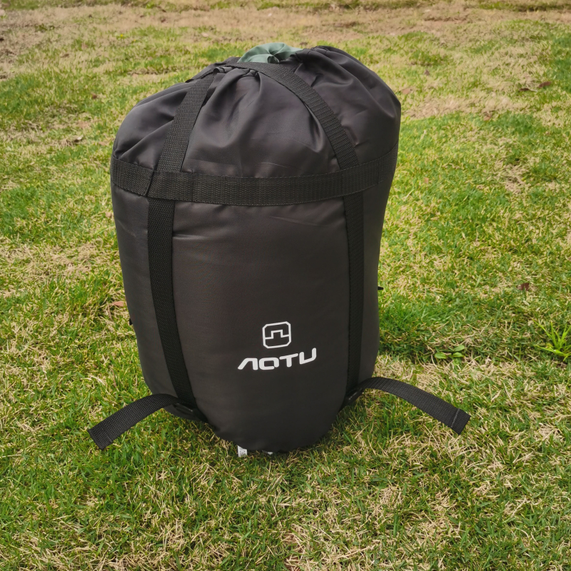 Miegmaišis suaugusiems – užpildas Hollow Cotton, pamušalas Flannel, audinys 210T Plaid, konstrukcija Envelope, svoris 1300/1600/2000 g