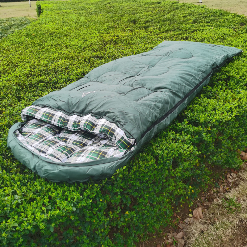 Miegmaišis suaugusiems – užpildas Hollow Cotton, pamušalas Flannel, audinys 210T Plaid, konstrukcija Envelope, svoris 1300/1600/2000 g