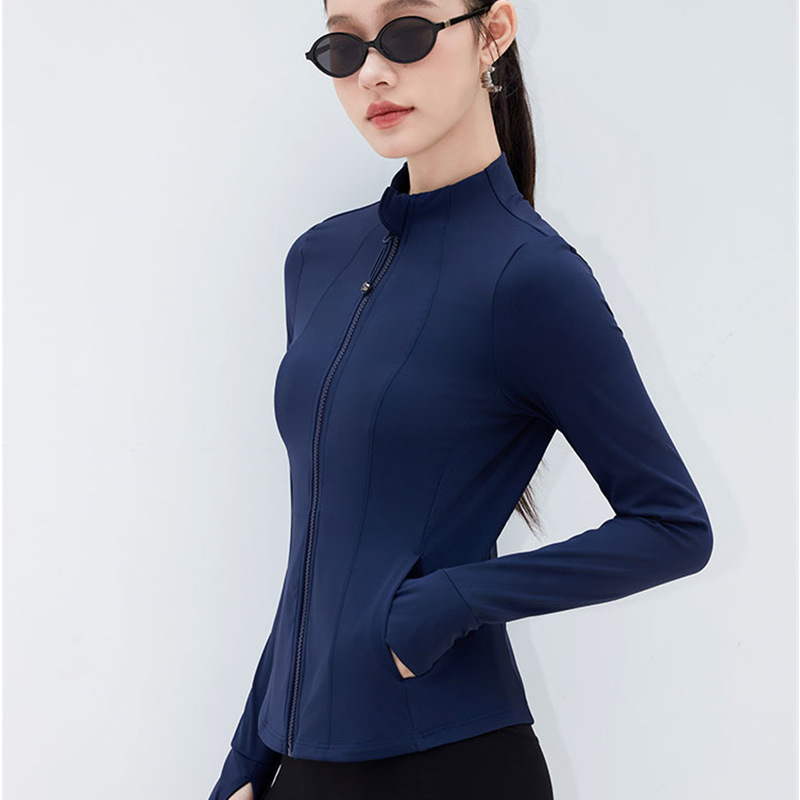 Moterų jogos išorinis drabužis – siauras kirpimas, ilgomis rankovėmis, pilvo ilgio, nailono-spandekso audinys 75%/25%, didelis elastingumas