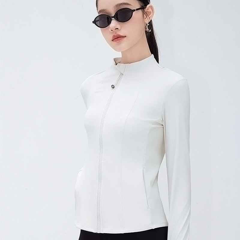 Moterų jogos išorinis drabužis – siauras kirpimas, ilgomis rankovėmis, pilvo ilgio, nailono-spandekso audinys 75%/25%, didelis elastingumas