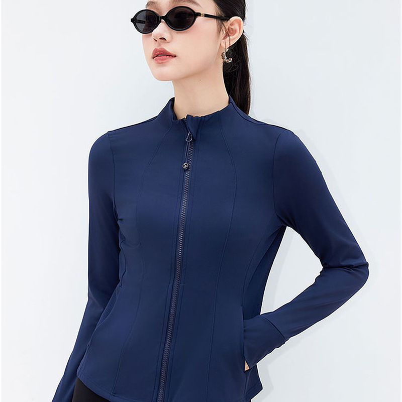 Moterų jogos išorinis drabužis – siauras kirpimas, ilgomis rankovėmis, pilvo ilgio, nailono-spandekso audinys 75%/25%, didelis elastingumas