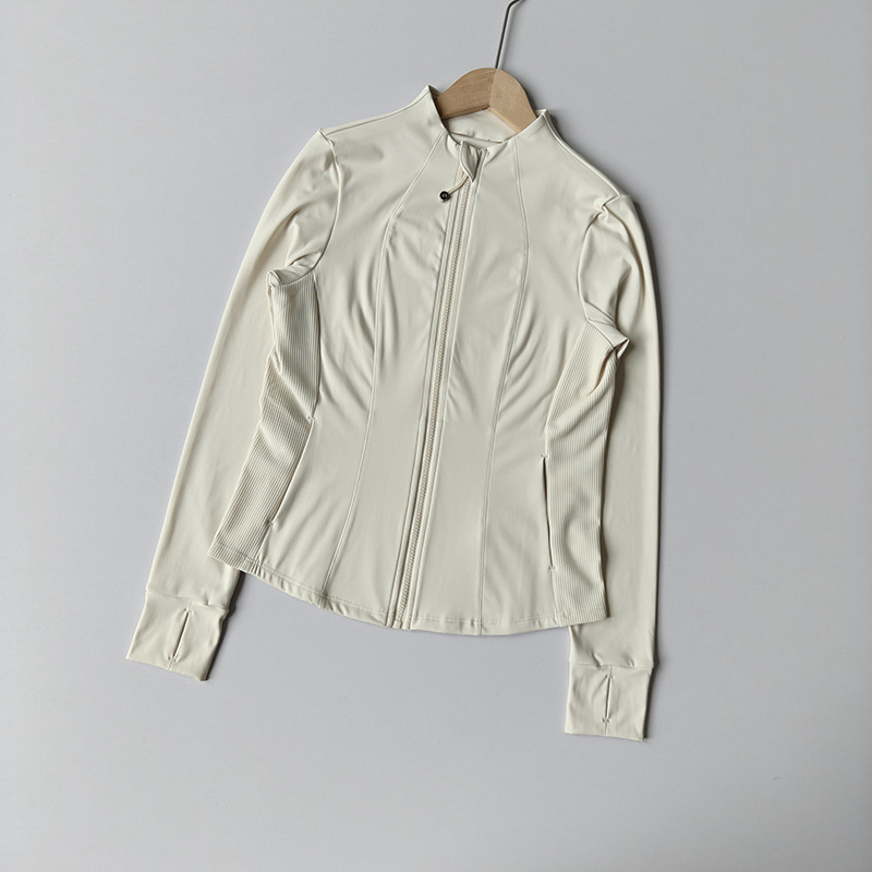 Moterų jogos išorinis drabužis – siauras kirpimas, ilgomis rankovėmis, pilvo ilgio, nailono-spandekso audinys 75%/25%, didelis elastingumas