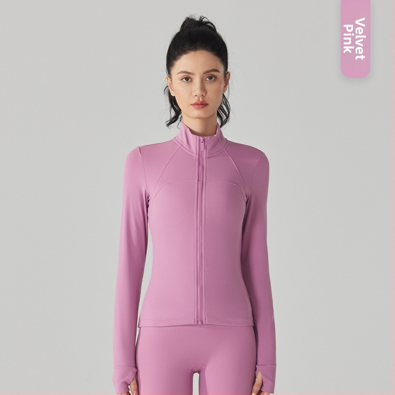 Moteriška striukė su fleece pamušalu, nailono-velūro išorė, aukštas apykaklė, priekinis užtrauktukas.