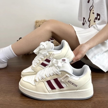 Casual sportske tenisice s PU gornjim dijelom, okrugla nosnica, niski profil (1-3 cm), gumeni potplat, vezanje šnimama