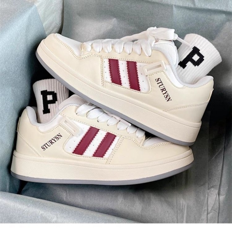 Casual sportske tenisice s PU gornjim dijelom, okrugla nosnica, niski profil (1-3 cm), gumeni potplat, vezanje šnimama