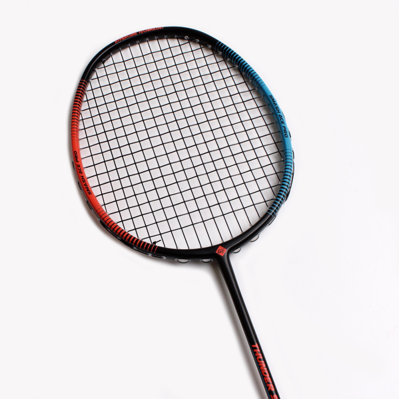 Guangyu badminton rakete ar oglekļa šķiedras rāmi, svars 75–79 g, rokturis G5, taisnais sitiens, amatieriem jaunajiem spēlētājiem