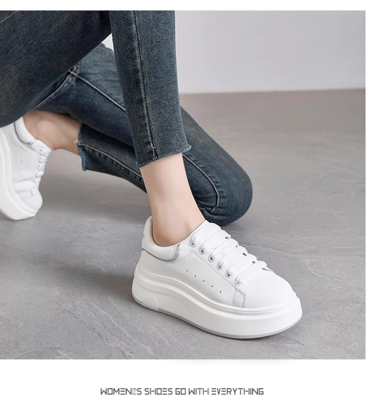 Дамски кроссовки с дебела подметка, микрофибърна горна част, гумена подметка, височина на тока 3–5 см, кръгъл нос, връзки