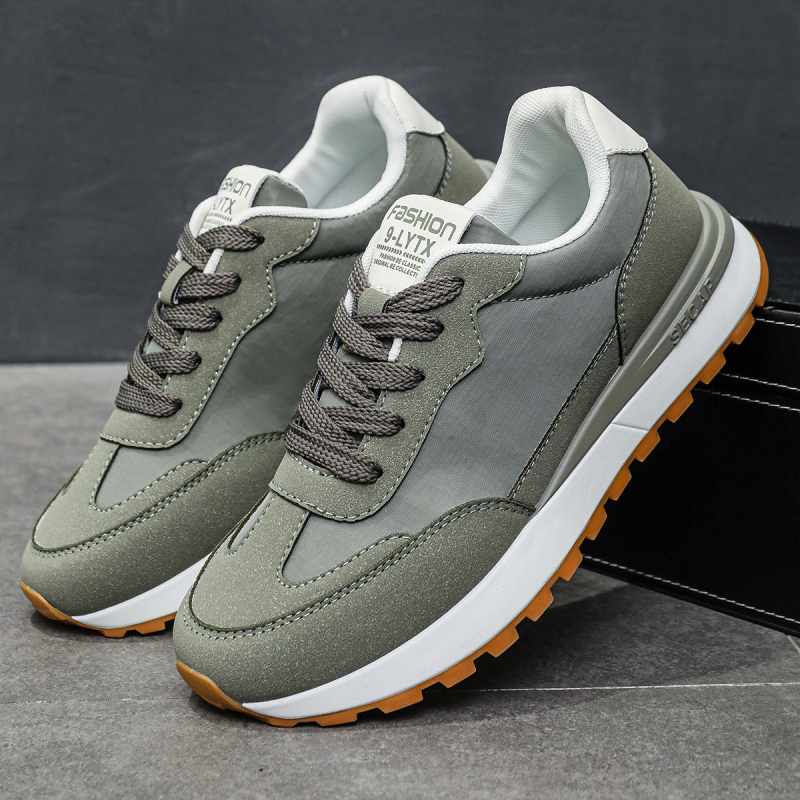 Vyriški batai su storu padu, viršutinis: oda + tinklas, nosies forma: apvali, kulno aukštis: vidutinis 3–5 cm, užsegimas raišteliais, blauzdos aukštis: vidutinis 3–7 cm