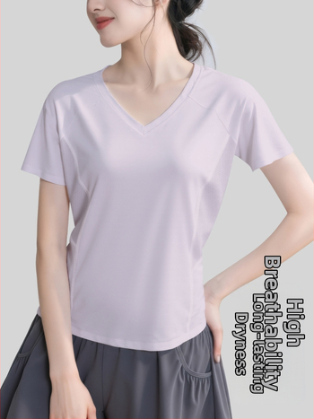 Kvėpuojantis atgalinės tinklinės konstrukcijos sportinis marškinėliai bėgimui ir jogai; laisvas kirpimas; audinys: poliesteris + spandeksas; sudėtis 88% poliesteris, 12% spandeksas; rankovės ilgis 25–29 cm; ilgis 55–65 cm