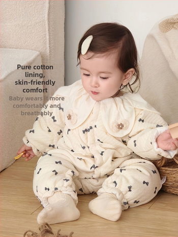 Kūdikio žieminis medvilninis bodis mergaitėms, ilgomis rankovėmis, be gobtuvių, storas pamušalas; pamušalas 100% medvilnė; išorė 97% poliesteris 3% elastanas; priekis užsegamas spaustukais