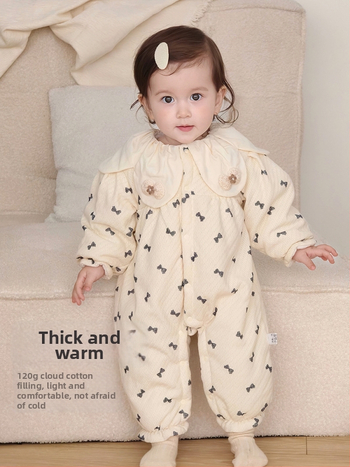 Kūdikio žieminis medvilninis bodis mergaitėms, ilgomis rankovėmis, be gobtuvių, storas pamušalas; pamušalas 100% medvilnė; išorė 97% poliesteris 3% elastanas; priekis užsegamas spaustukais