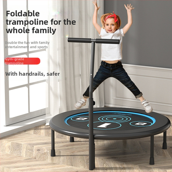 Mājas lietošanai paredzēts trampolīns, iekštelpu kompaktais modelis pieaugušajiem; tērauda rāmis un lentes virsma; universāla lietošana