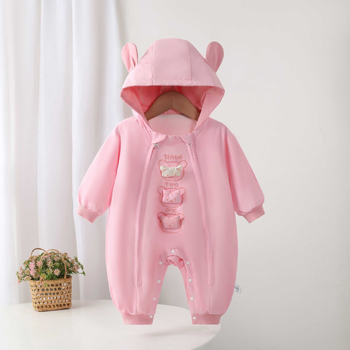 Бебешки гащеризон за лазане – качулка, дълъг ръкав, цип; принт мечка; външен 100% полиестер, вътрешен 100% памук; подходящ за пролет и есен