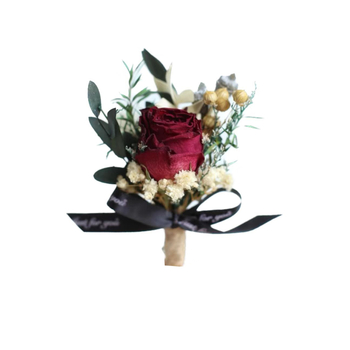Corsage iš džiovintų gėlių – rožė ir gypsophila, vestuvinei ir automobilio vidaus dekoracijai