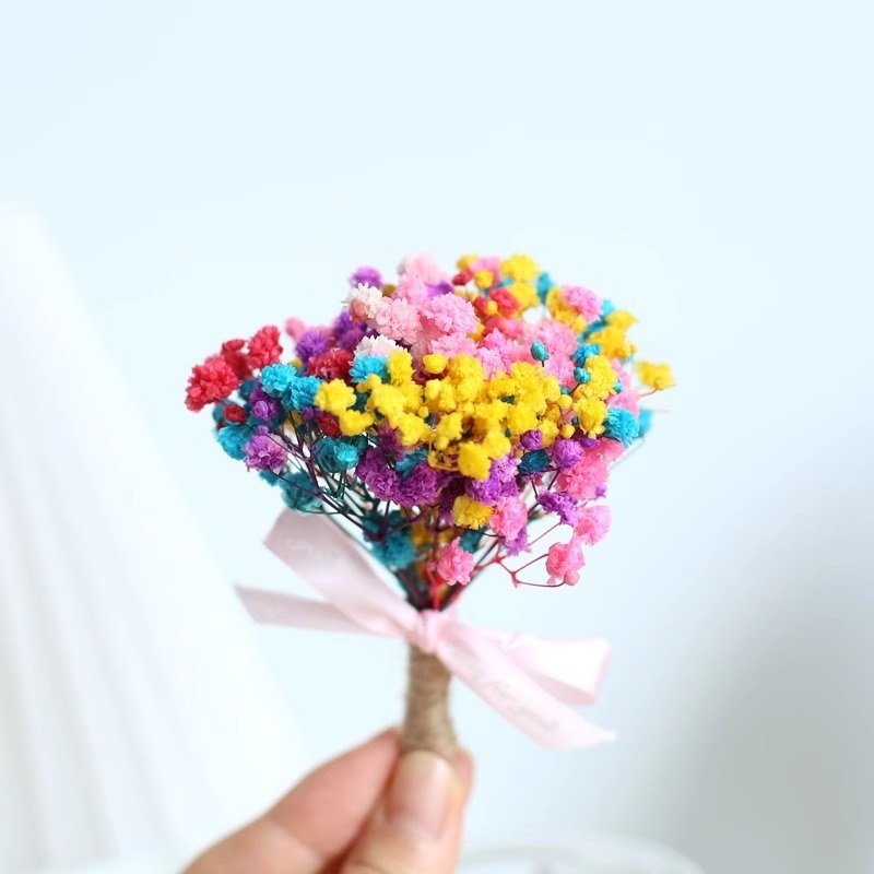 Corsage iš džiovintų gėlių – rožė ir gypsophila, vestuvinei ir automobilio vidaus dekoracijai