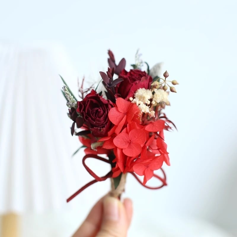 Corsage iš džiovintų gėlių – rožė ir gypsophila, vestuvinei ir automobilio vidaus dekoracijai