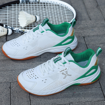 Badmintono batai – priešslydimo, kvėpuojantys, atsparūs dilimui, žemas aukštis, guminė danga